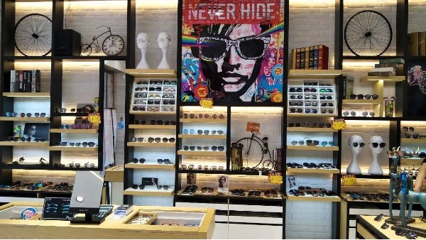 如何設計手機用的亞克力展示架呢？